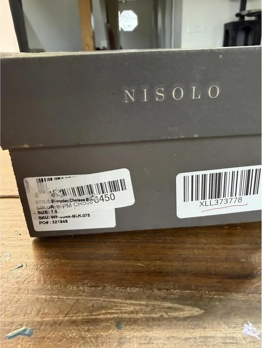 Nisolo Everyday Chelsea Boot in Black, Size 7.5